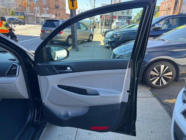 Photo of 2017 Black Hyundai TUCSON