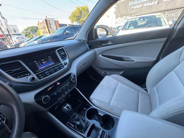 Photo of 2017 Black Hyundai TUCSON