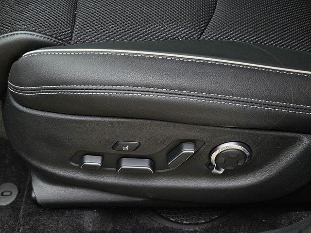 Photo of 2025 Vik Black Genesis GV70