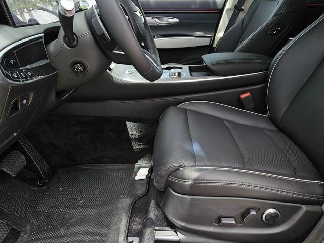 Photo of 2026 Vik Black Genesis GV70