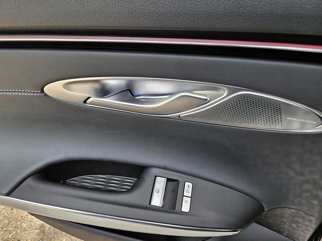 Photo of 2026 Vik Black Genesis GV70