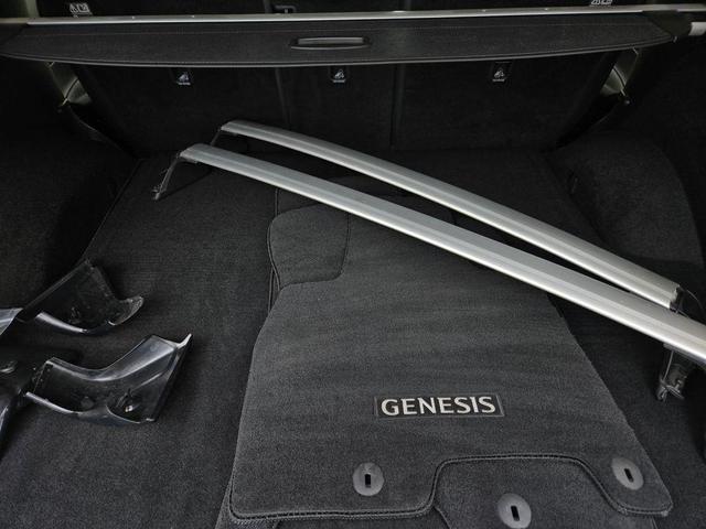 Photo of 2024 Makalu Gray Genesis GV80