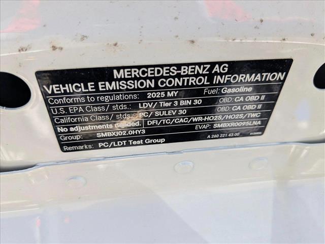 Photo of 2025 Polar White Mercedes-Benz GLB 250