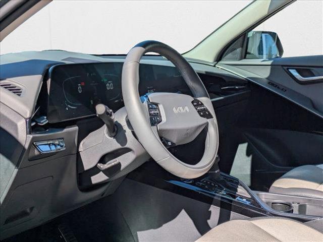 Photo of 2025 Cityscape Green Kia Niro