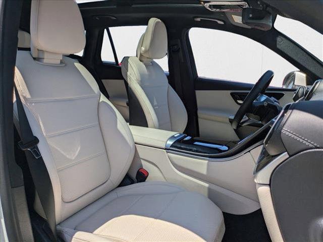 Photo of 2025 Polar White Mercedes-Benz GLC 300