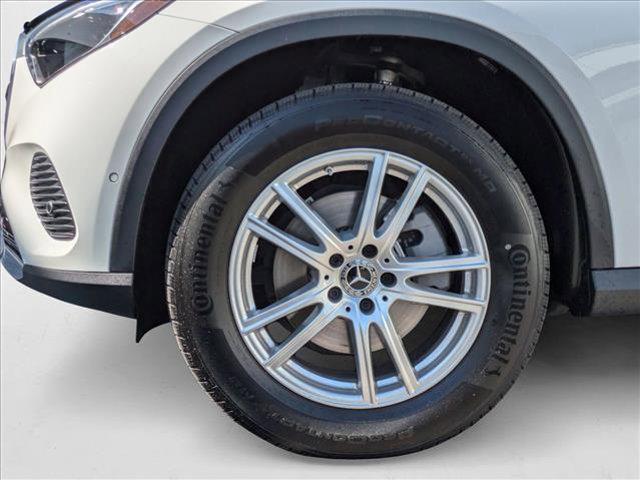 Photo of 2025 Polar White Mercedes-Benz GLC 300