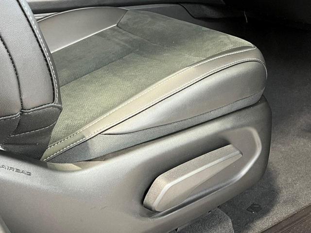 Photo of 2025 Diamond Black Jeep Grand Cherokee L