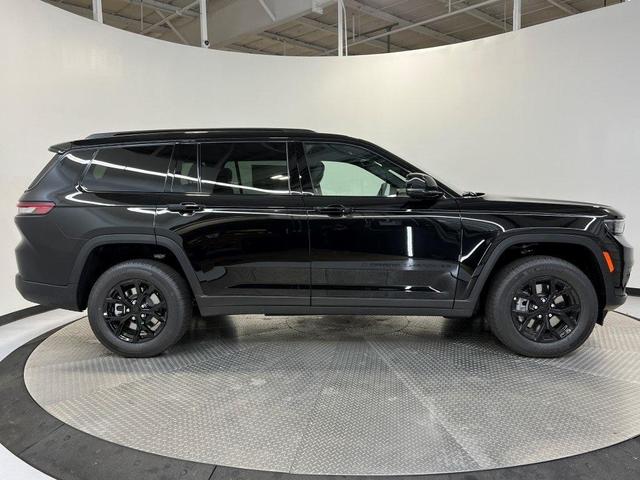 Photo of 2025 Diamond Black Jeep Grand Cherokee L