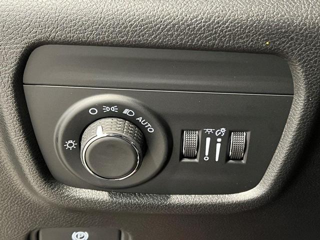 Photo of 2025 Diamond Black Jeep Grand Cherokee L