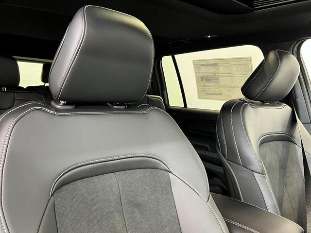 Photo of 2025 Diamond Black Jeep Grand Cherokee L
