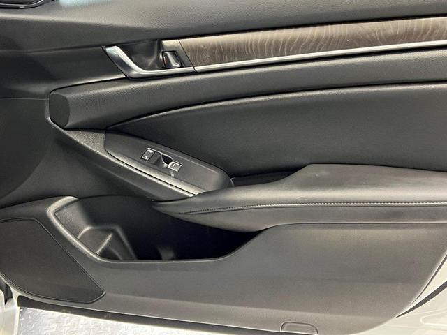 Photo of 2019 Platinum White Pearl Honda Accord