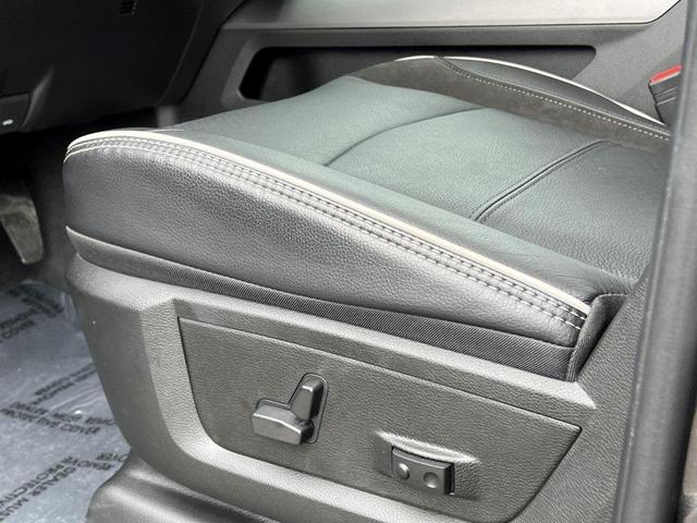 Photo of 2025 Granite Crystal Clearcoat Metallic RAM 3500