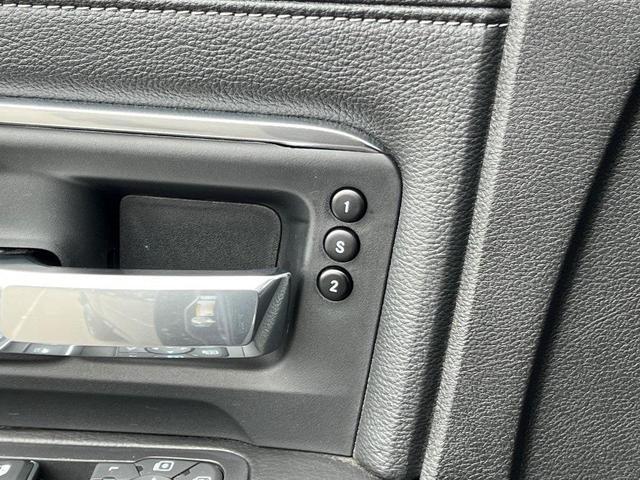 Photo of 2025 Granite Crystal Clearcoat Metallic RAM 3500