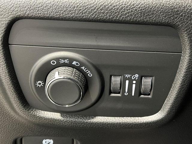 Photo of 2025 Diamond Black Jeep Grand Cherokee L