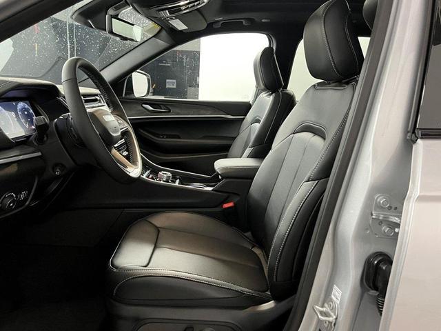 Photo of 2025 Silver Zynith Jeep Grand Cherokee L