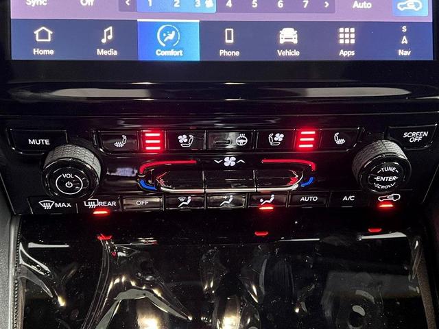 Photo of 2025 Silver Zynith Jeep Grand Cherokee L