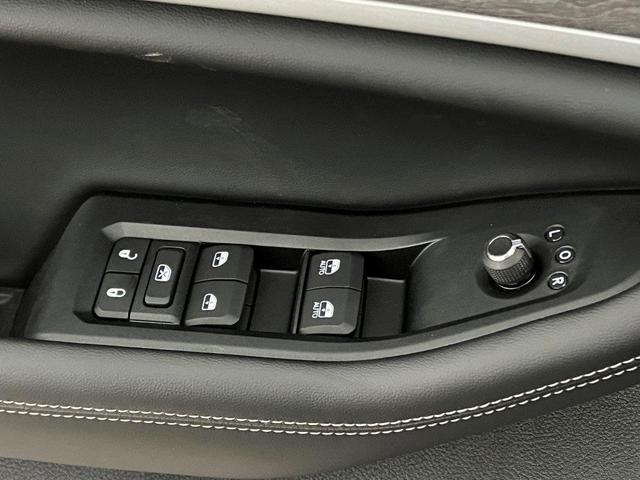 Photo of 2025 Silver Zynith Jeep Grand Cherokee L