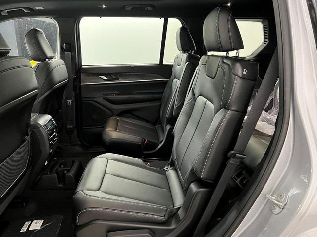 Photo of 2025 Silver Zynith Jeep Grand Cherokee L
