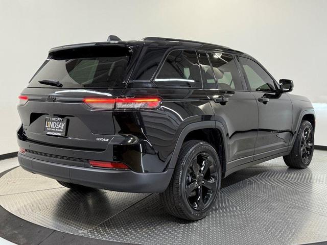 Photo of 2024 Diamond Black Jeep Grand Cherokee