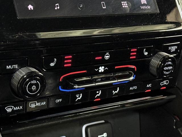 Photo of 2024 Diamond Black Jeep Grand Cherokee