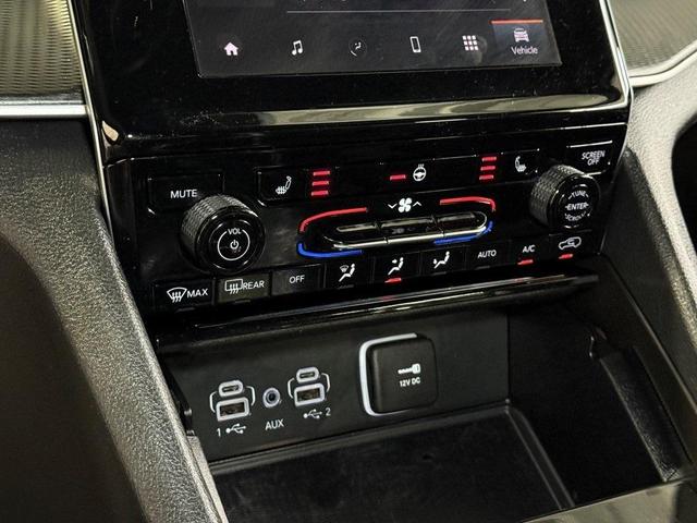 Photo of 2024 Diamond Black Jeep Grand Cherokee