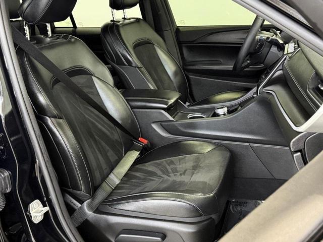 Photo of 2024 Diamond Black Jeep Grand Cherokee