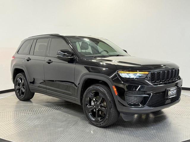 Photo of 2024 Diamond Black Jeep Grand Cherokee