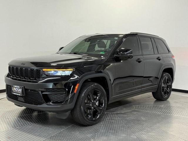 Photo of 2024 Diamond Black Jeep Grand Cherokee