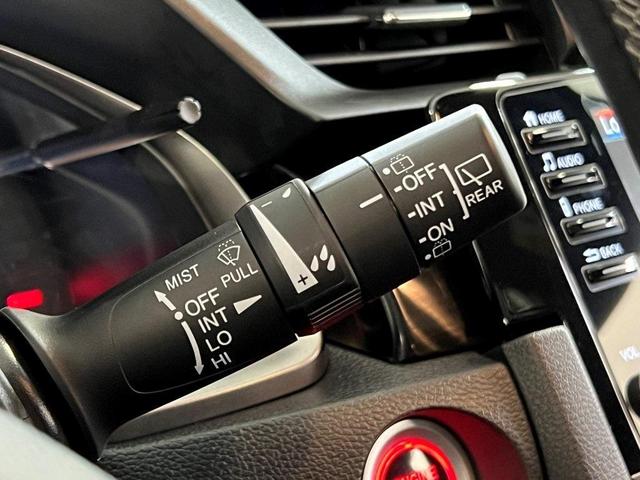 Photo of 2020 Platinum White Pearl Honda Civic