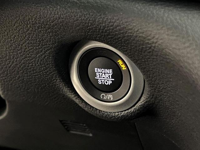 Photo of 2025 Diamond Black Chrysler Pacifica