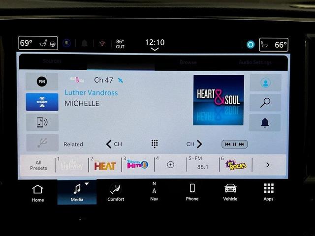 Photo of 2025 Diamond Black Chrysler Pacifica