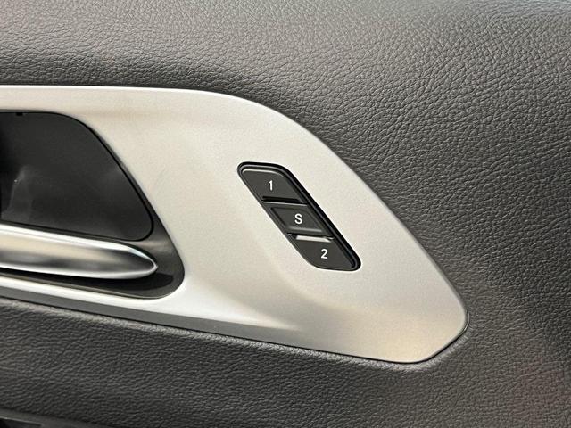 Photo of 2025 Diamond Black Chrysler Pacifica