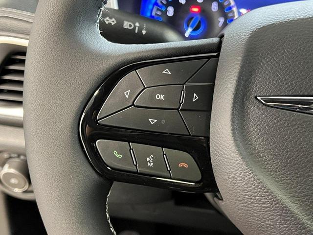 Photo of 2025 Diamond Black Chrysler Pacifica