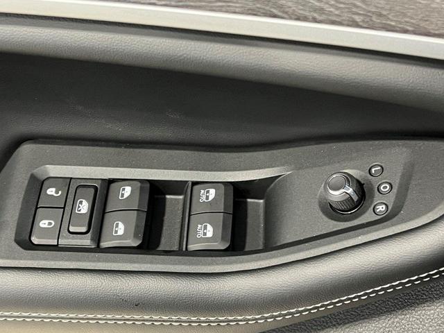 Photo of 2025 Diamond Black Jeep Grand Cherokee L