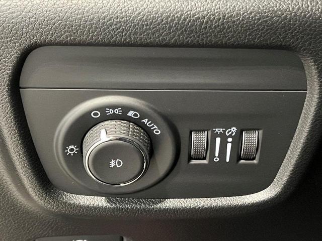 Photo of 2025 Diamond Black Jeep Grand Cherokee L