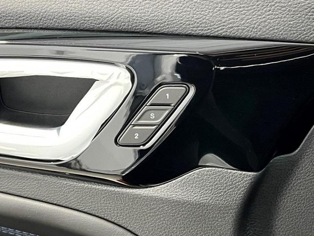 Photo of 2025 Bright White Clearcoat Jeep Compass