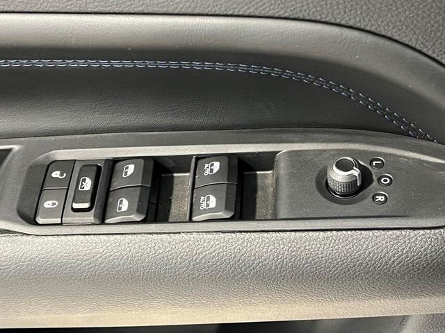 Photo of 2025 Bright White Clearcoat Jeep Compass