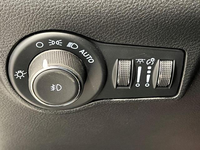 Photo of 2025 Bright White Clearcoat Jeep Compass