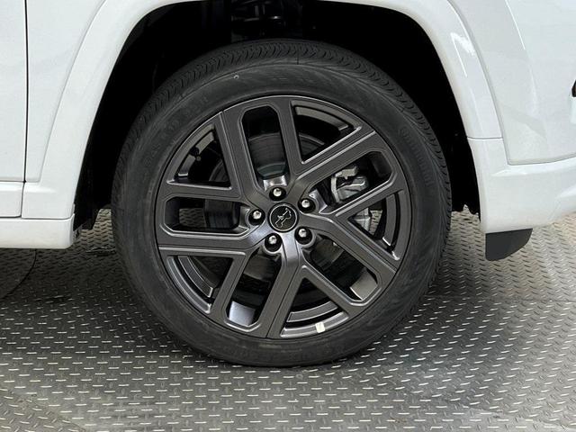 Photo of 2025 Bright White Clearcoat Jeep Compass