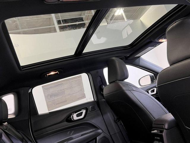 Photo of 2025 Bright White Clearcoat Jeep Compass