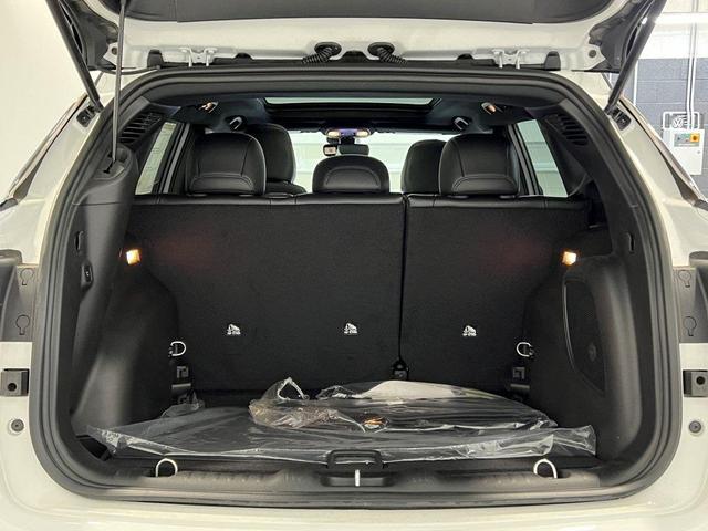 Photo of 2025 Bright White Clearcoat Jeep Compass
