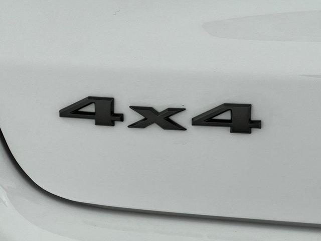 Photo of 2025 Bright White Clearcoat Jeep Compass