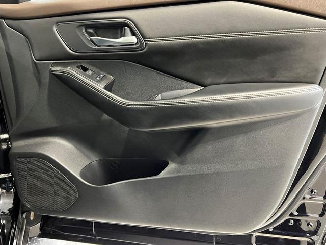 Photo of 2023 Black Nissan Rogue
