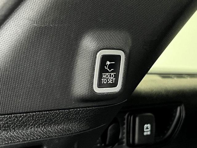 Photo of 2022 Bright White Clearcoat Jeep Grand Cherokee