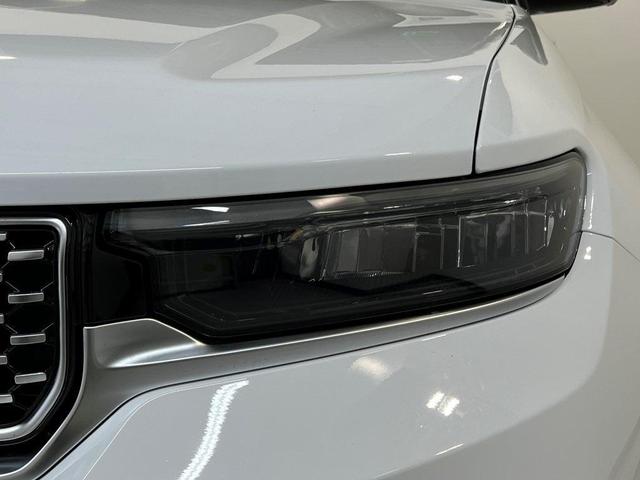 Photo of 2022 Bright White Clearcoat Jeep Grand Cherokee