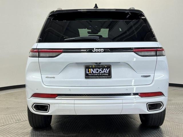 Photo of 2022 Bright White Clearcoat Jeep Grand Cherokee