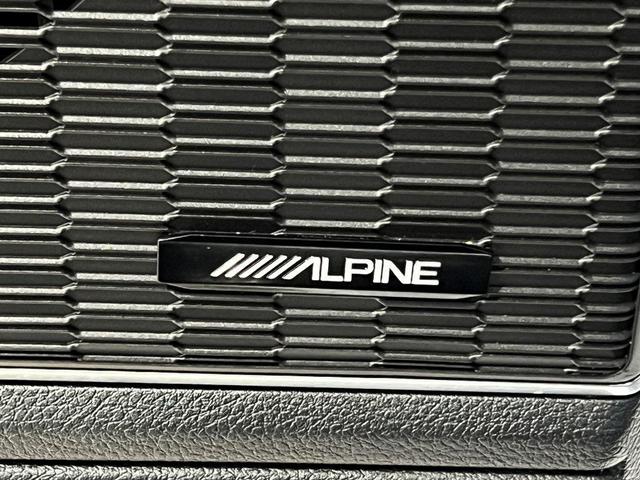 Photo of 2022 Bright White Clearcoat Jeep Grand Cherokee