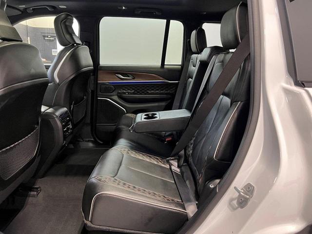 Photo of 2022 Bright White Clearcoat Jeep Grand Cherokee