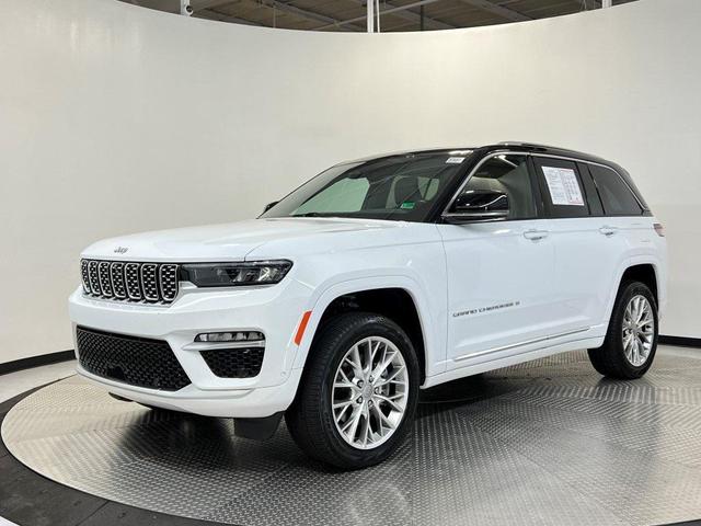Photo of 2022 Bright White Clearcoat Jeep Grand Cherokee