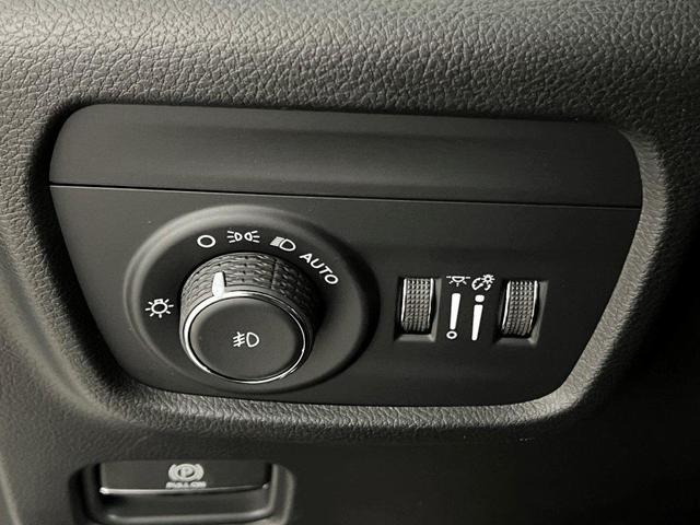 Photo of 2025 Bright White Clearcoat Jeep Grand Cherokee L